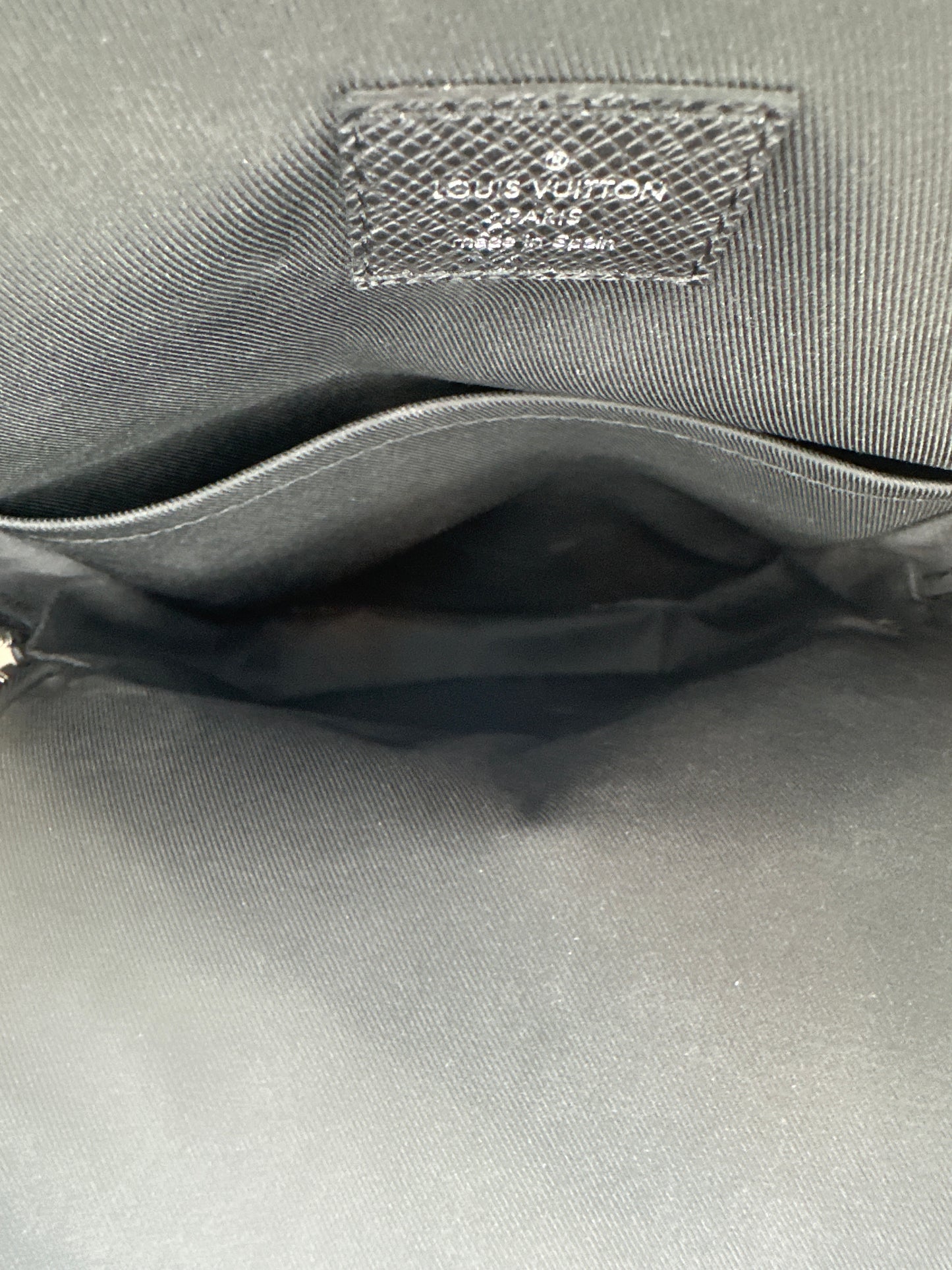 Taiga Avenue Sling Bag